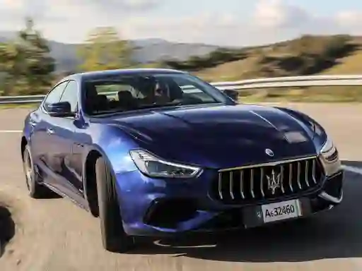 게임 Maserati Ghibli Hybrid Puzzle 온라인