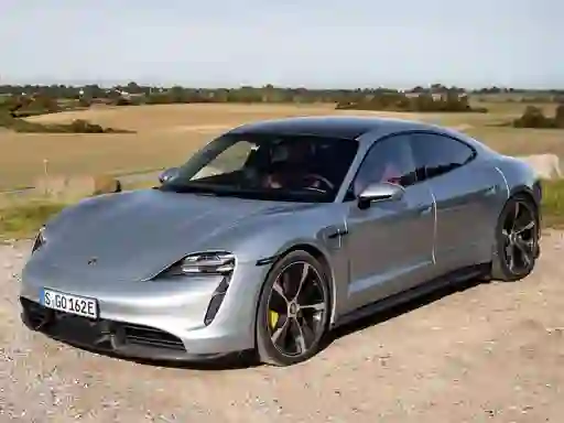 게임 Porsche Taycan Turbo S 온라인