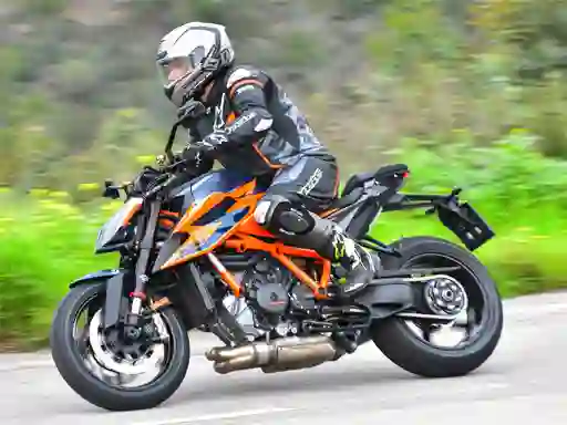 게임 KTM Super Duke R 온라인